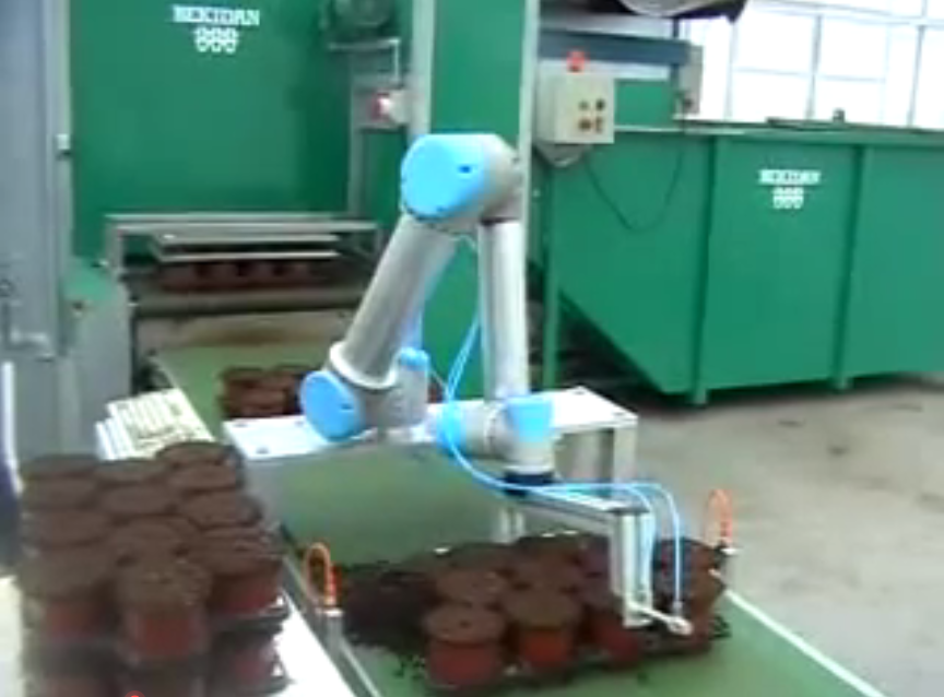 UR机器人食品行业出色表现——自动堆垛