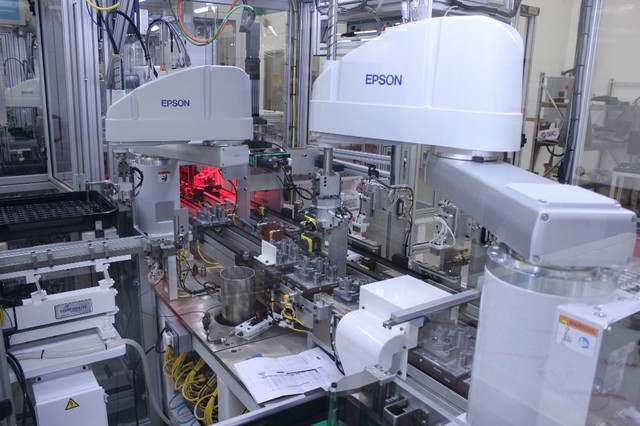 爱普生工业机器人的压力传感器系统是如何实现微小力的调整的？